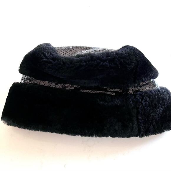 UGG Australia genuine sherling bucket hat with sequins size Small NWOT - Picture 2 of 6